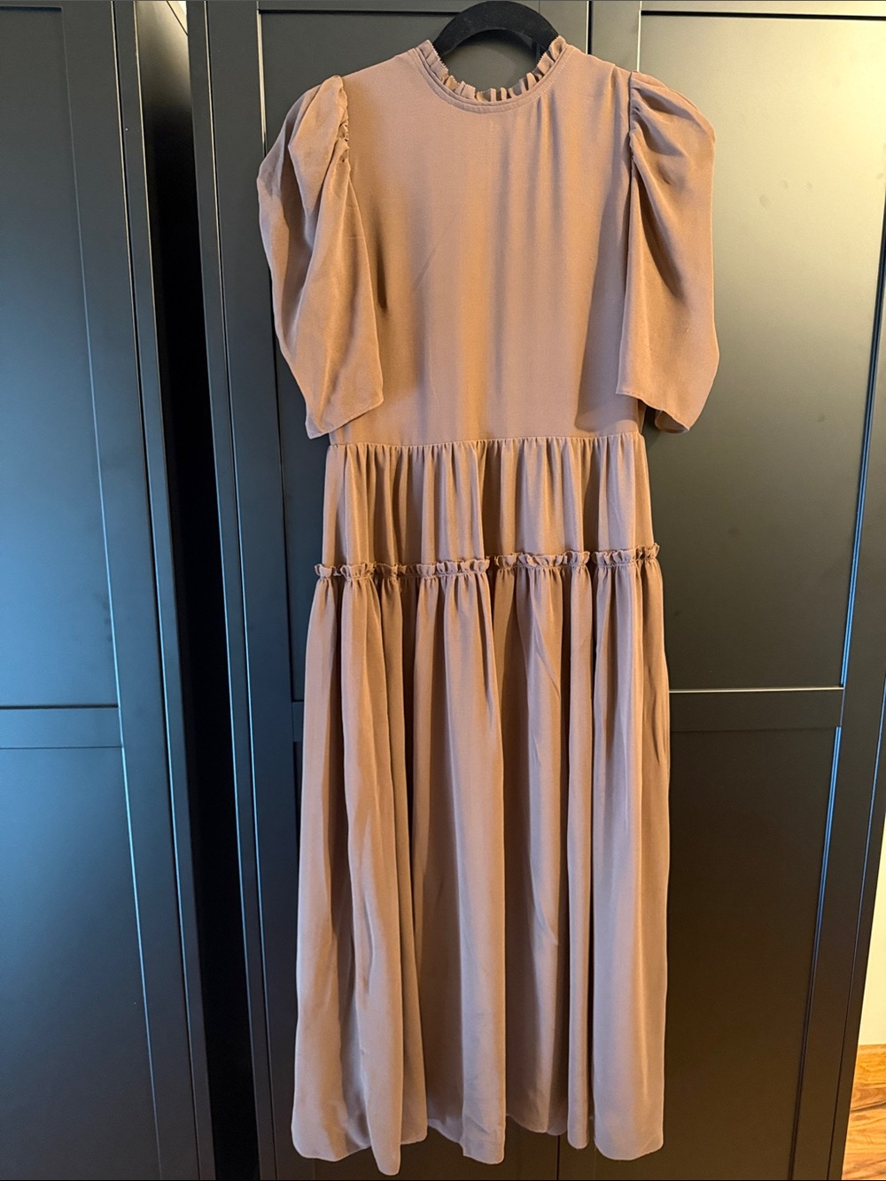 Aritzia Dusty Rose Puff-Sleeve Tiered Midi Dress